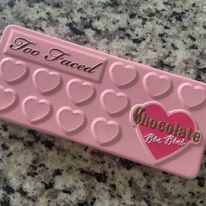 Too faced chocolate palette